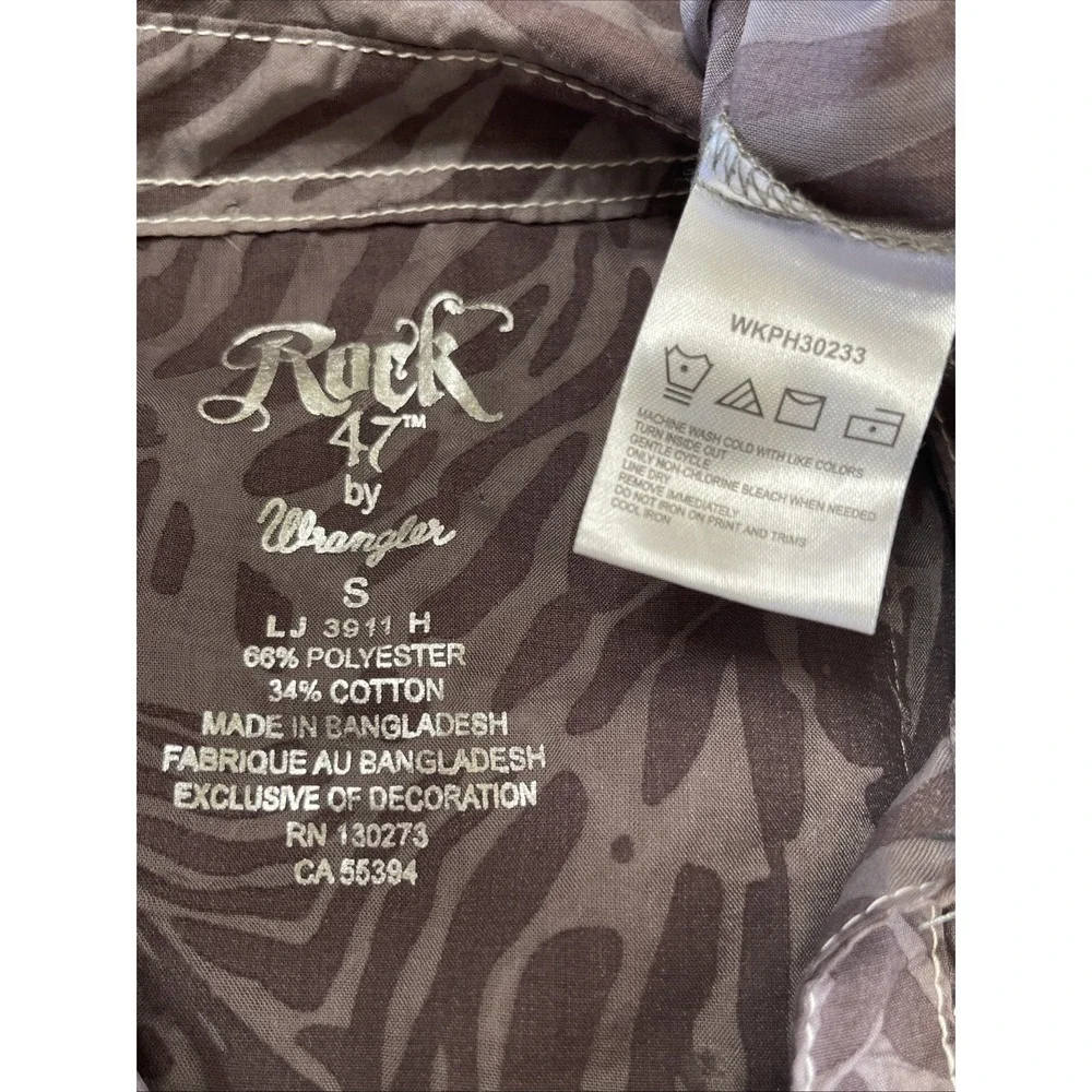 Wrangler Rock 47 Small Western Button-Up‎ Sheer Purple Print Silver embroidery,